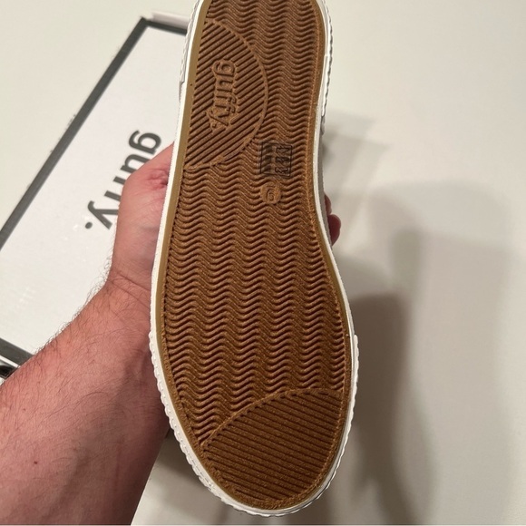 New With Box Guffy's Women's Gray Sneaker Size 9M‎ 🔥🔥 - Picture 5 of 8